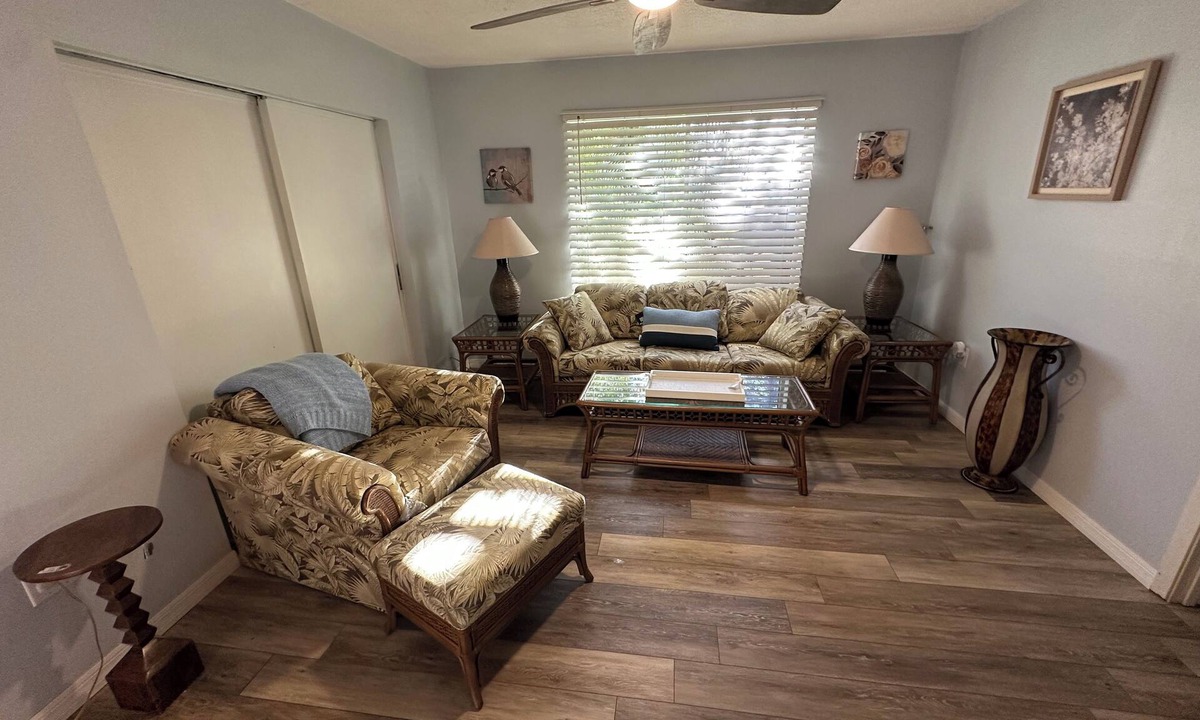 Largo Condo | 1/1 Beautiful Condo/15 mins to Clearwater beach/Peaceful neighborhood/With pools