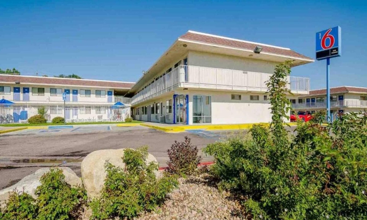 Dupont Apartment | 1 Full Bed|Mobility Access Tub| NS