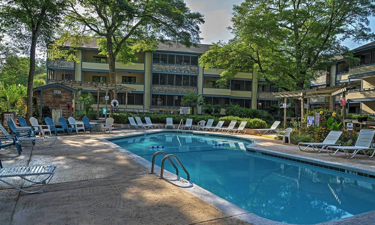 Myrtle Beach Condo | 1 Mi to Coast: Myrtle Beach Condo w/Balconies!