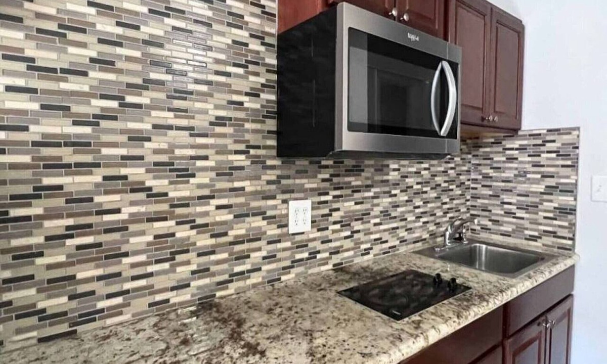 Wilmington Apartment | 1 Queen Bed|Nsmk,Kitchen