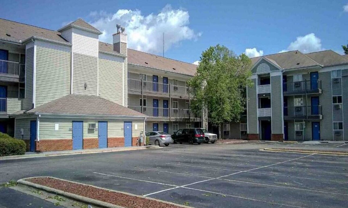 Terry Sanford Apartment | 1 Queen Bed|Nsmk|Kitchen