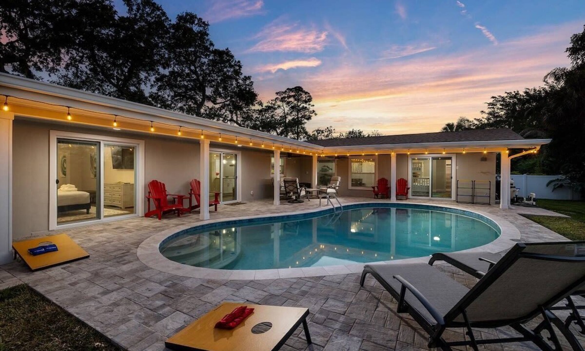 Harbor Bluffs House | 10 Mins to Beach-Heated Pool~Ping Pong+Pool Table