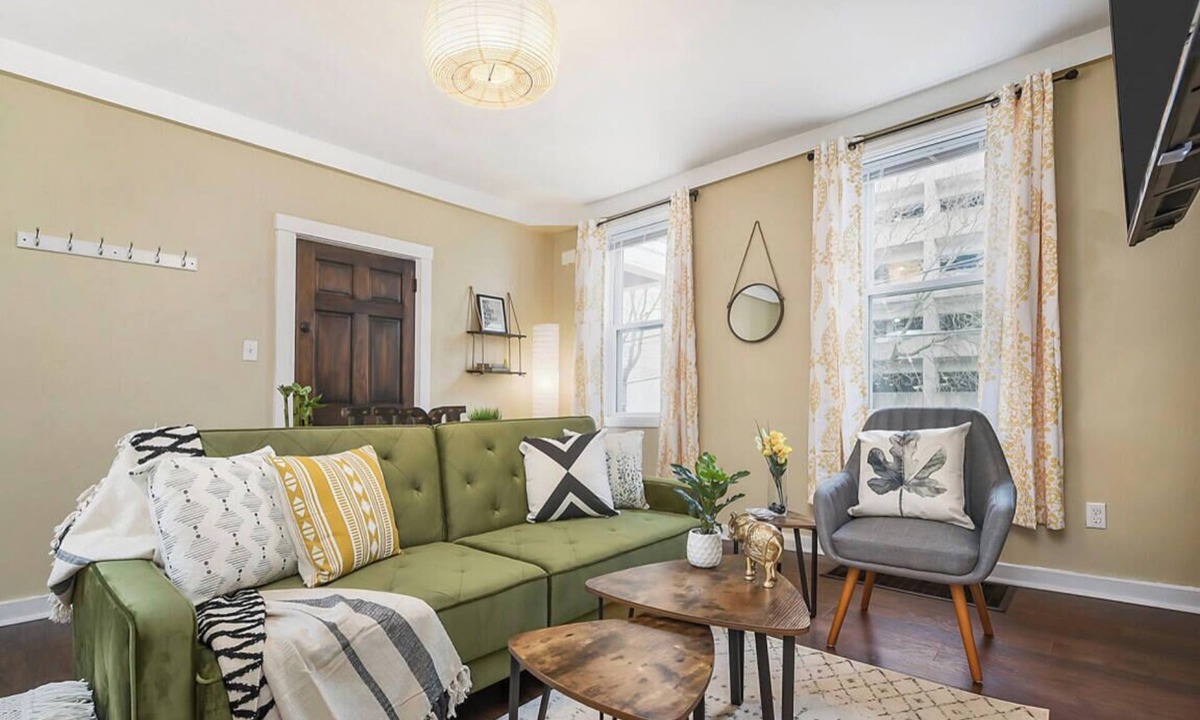 East Allegheny House | 1210 James St. #1 ★Pro Cleaned