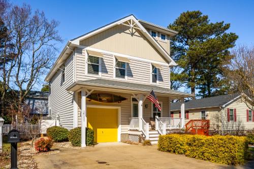 Caine Woods House | 14111 Fiesta Rd - Cape Canoe