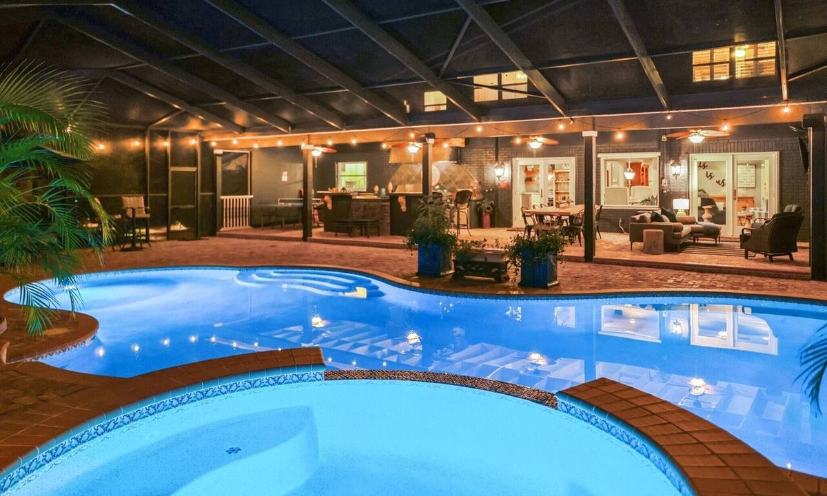 Seminole House | 16 beds, 5BA, 2 Acres, Salt POOL, Spa