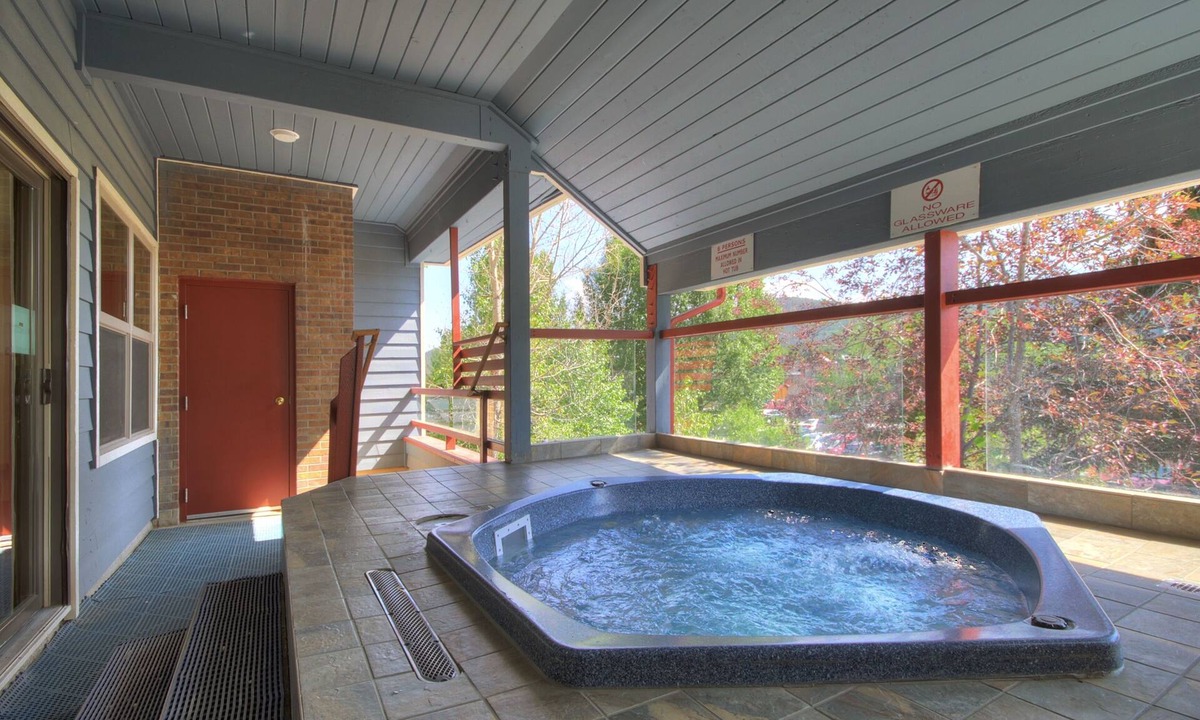 Historic District Condo | 1br Cozy Winter Hideway- Walk To Apres, Shops, Fun- Sleeps 6 1 Bedroom Condo by RedAwning