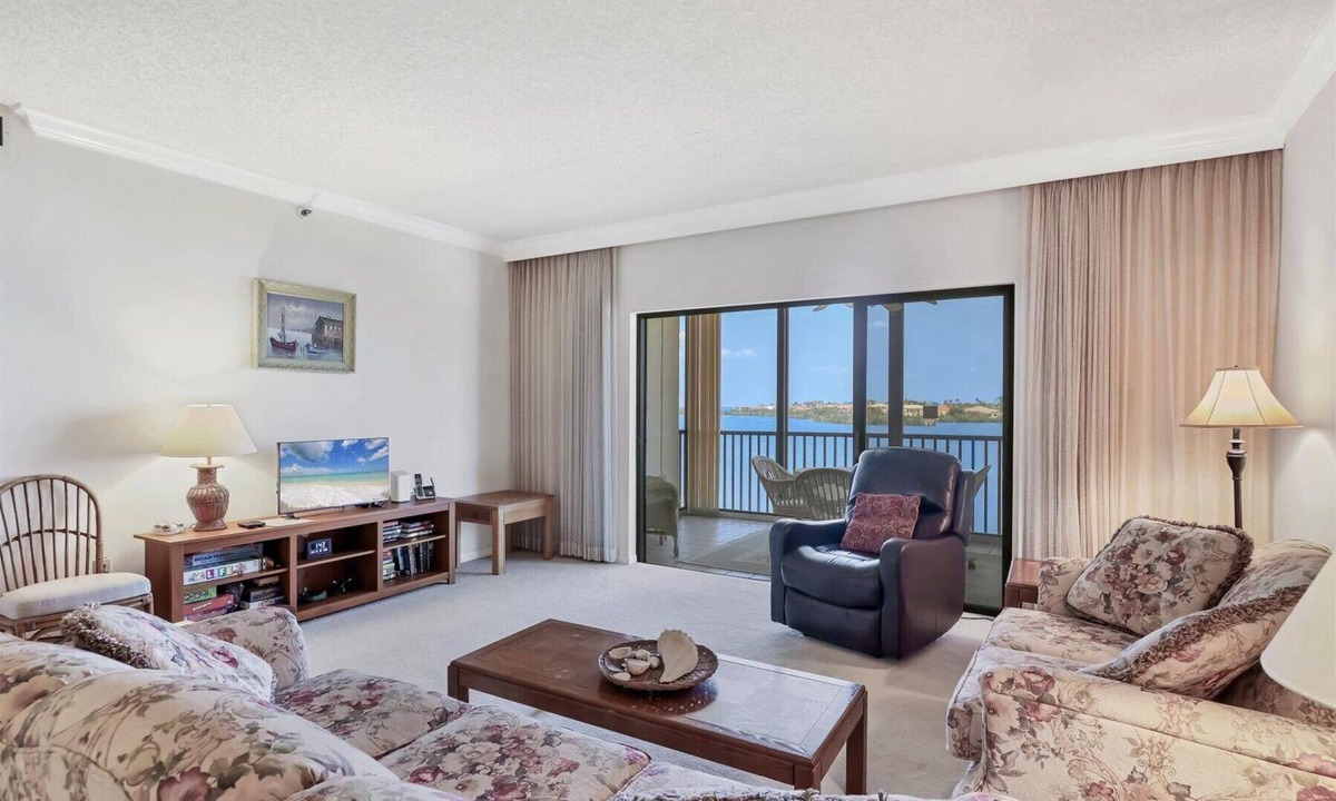 Longboat Key Condo | 2/2 Bay Front Condo, Pool, Private Beach Access