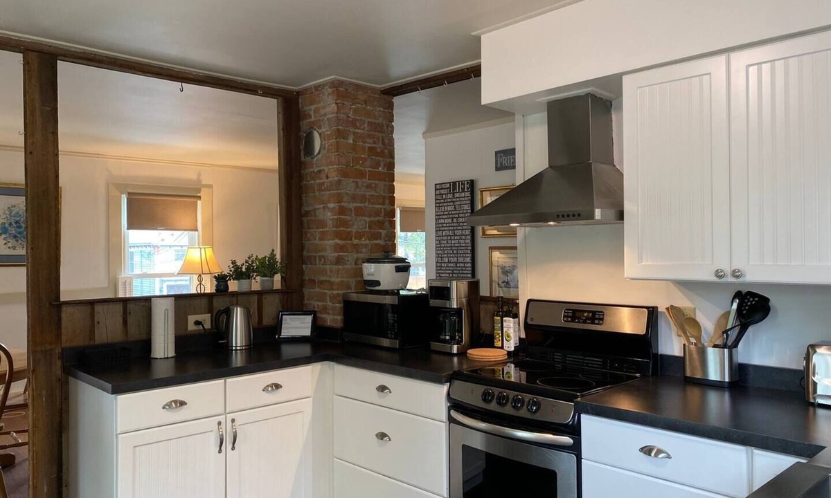 Williamstown Apartment | 2-Bdr Apt In Town, By the Water