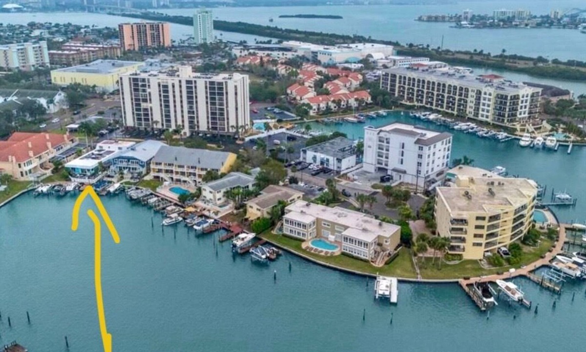 Island Estate House | 2-bed 2 bath bungalow on Island Estates in sunny Clearwater Beach