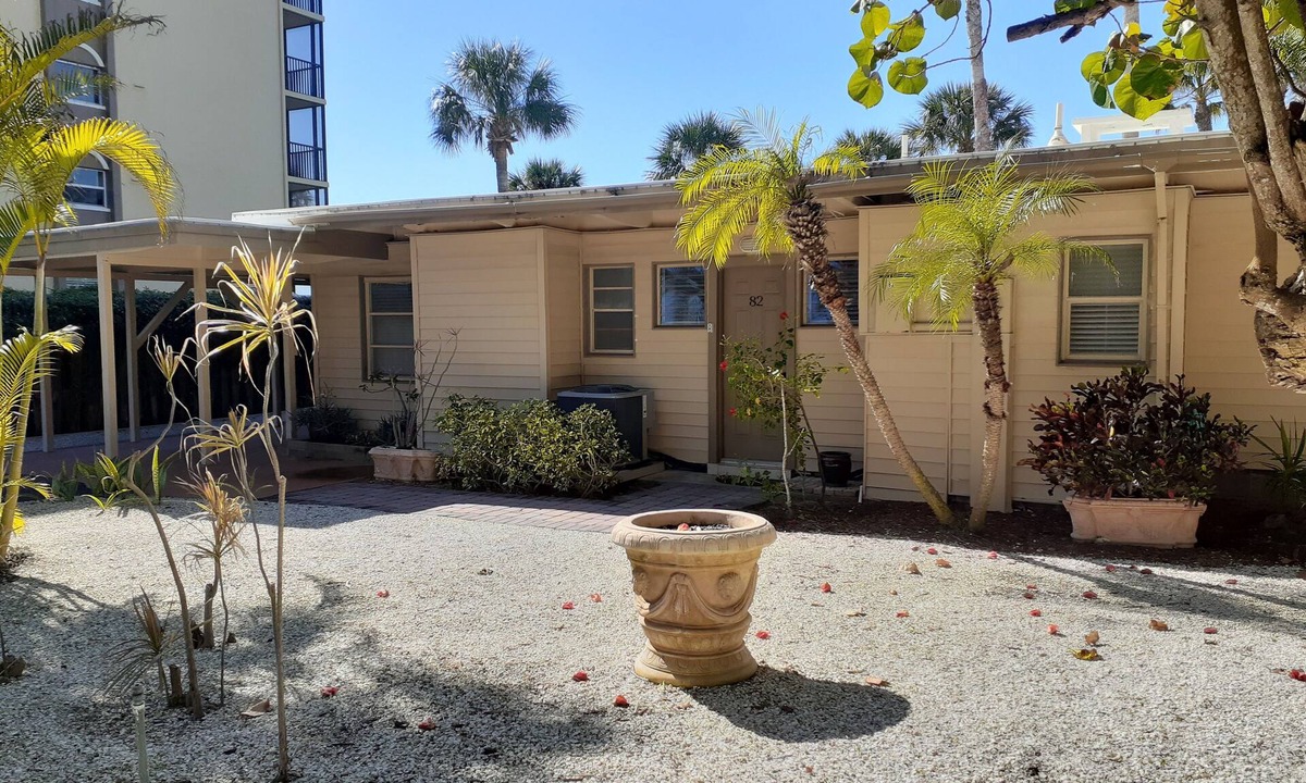 Longboat Key House | 2 BR Beach front villa with enclosed lanai overlooking the pool