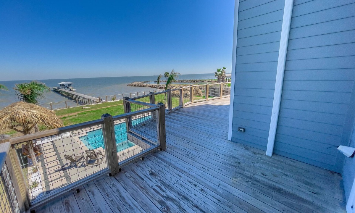 San Leon House | 2 Lodge Combo - Sleeps 30 w/Pool + Private Pier
