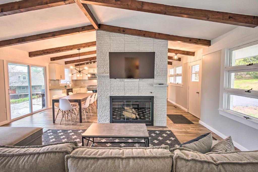 Weirs Beach House | 2 Mi to Lake Winnipesaukee! Group Hideaway