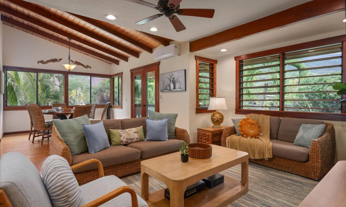 Honaunau-Napoopoo House | 2 Mins to Private Beach, Dolphin Whale Watching, H6A