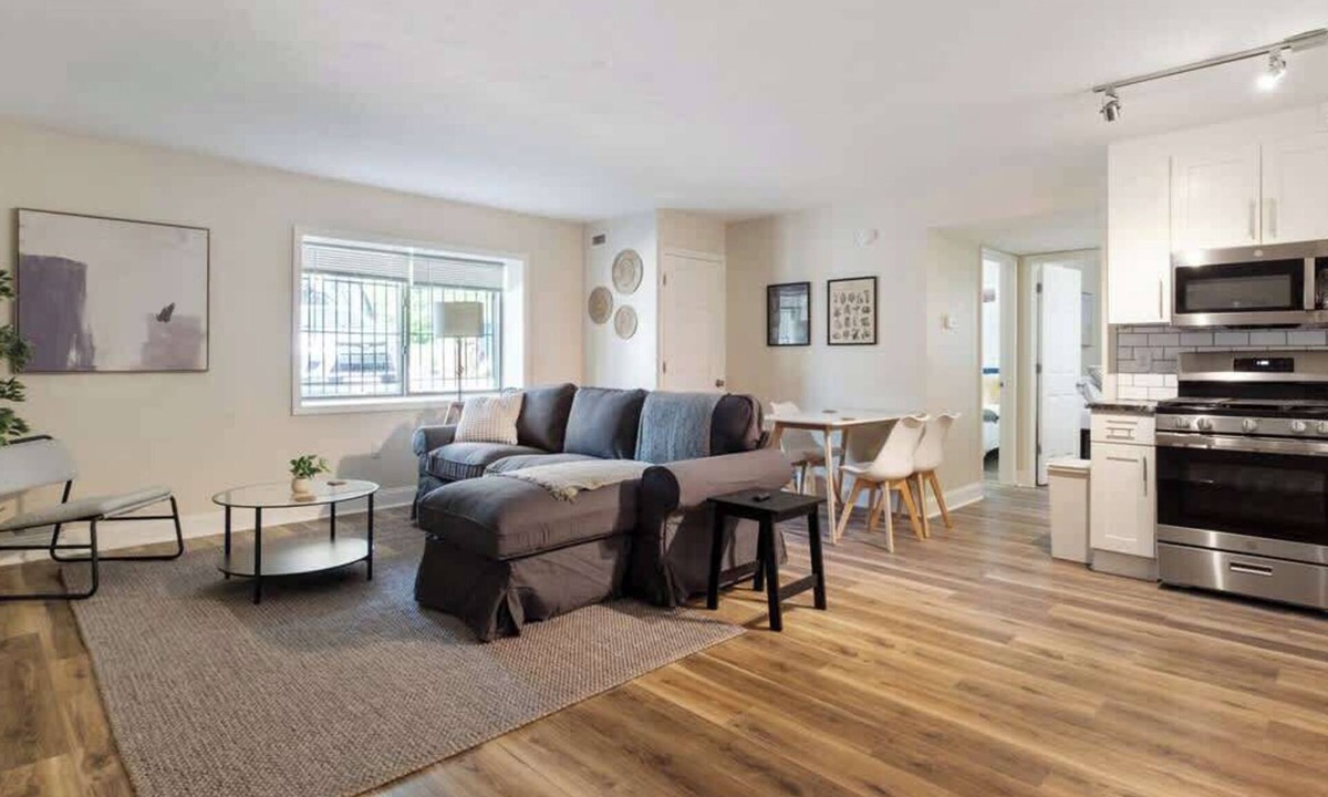 East Liberty Apartment | 2BR East Liberty ,Walkable, Parking