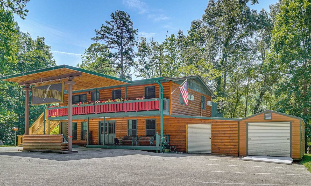 Robbinsville Cabin | 3 Mi to Lake Santeetlah! Rustic Apt w/Decks