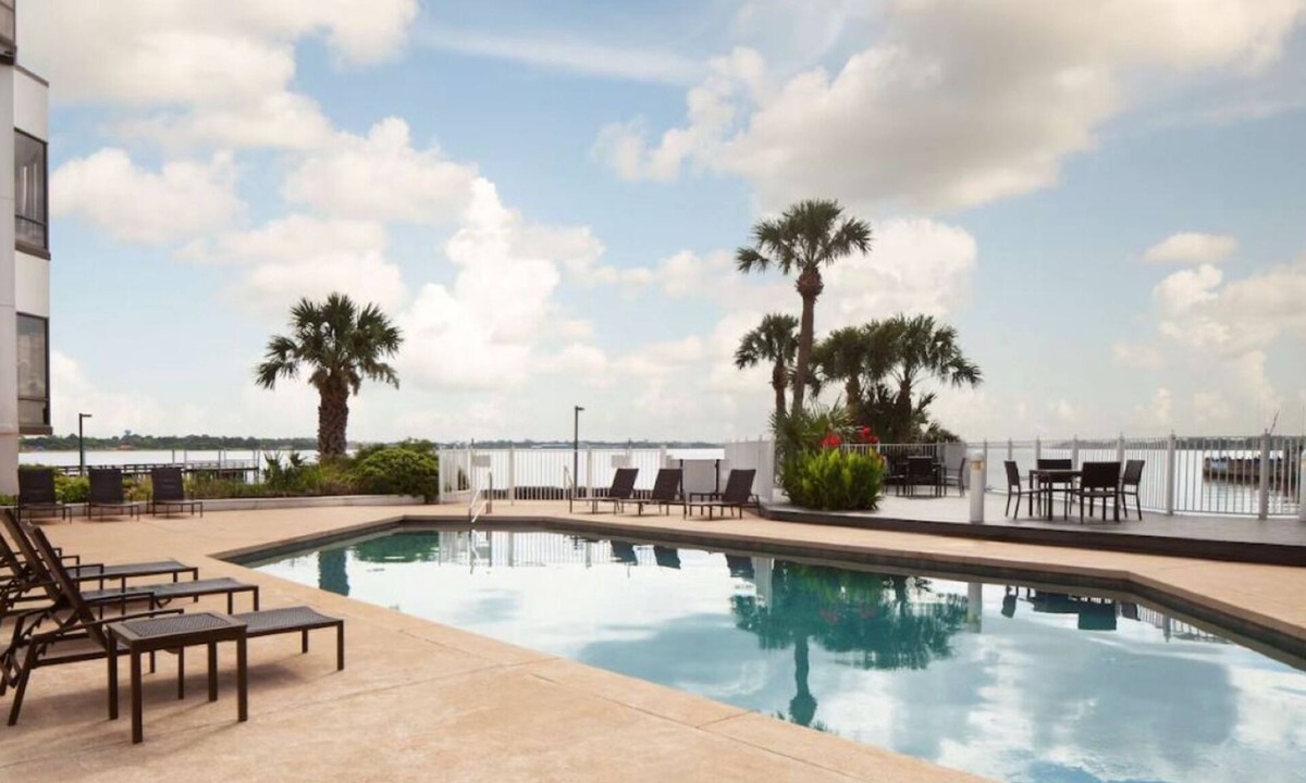 Nassau Bay Hotel | 3 Rooms to Savor the perfect blend of calm waters, cuisine, and adventure
