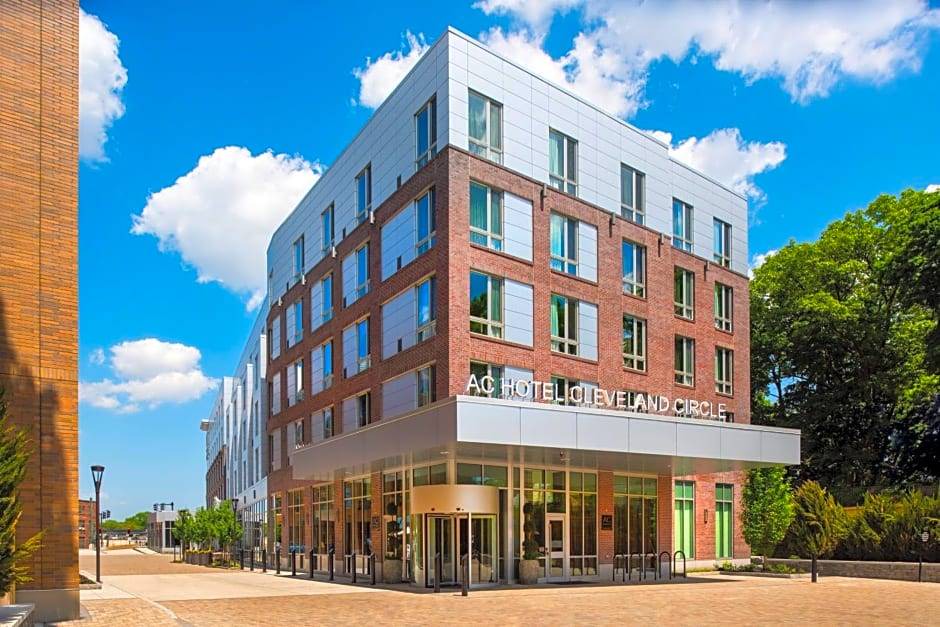 Cleveland Circle Hotel | 3-Star Hotel ∙ AC Hotel by Marriott Boston Cleveland Circle
