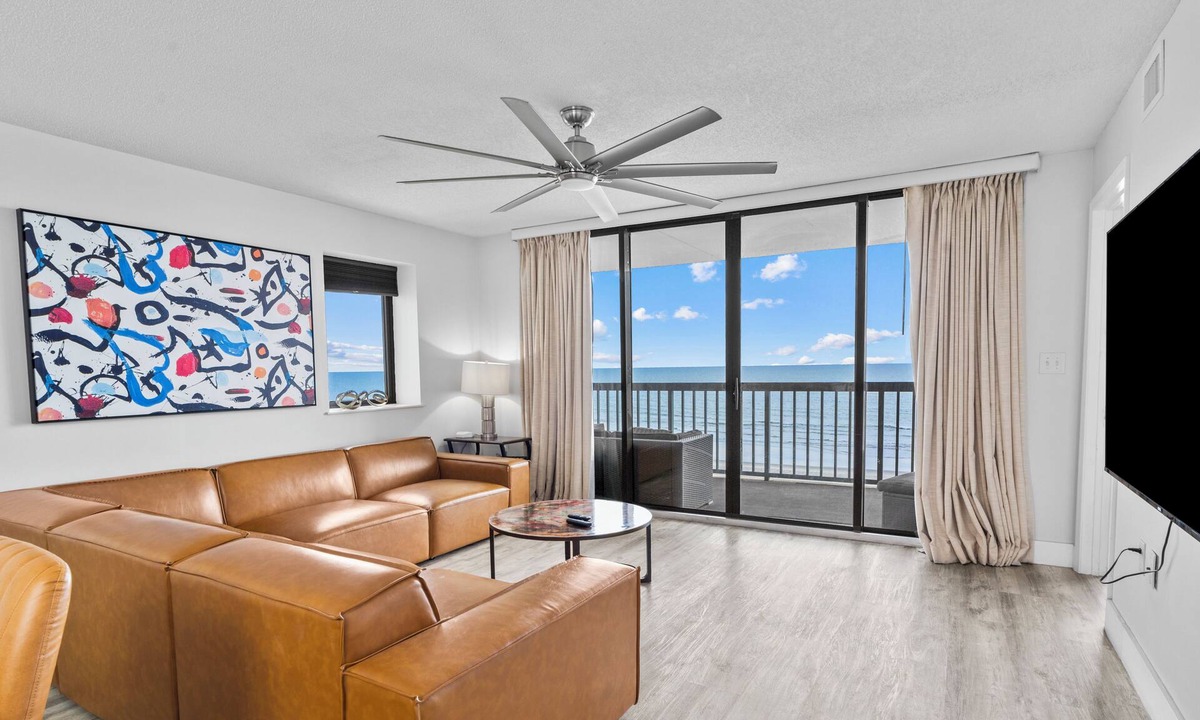 Ash Condo | 4-bedroom Direct Oceanfront, parking near door with pools