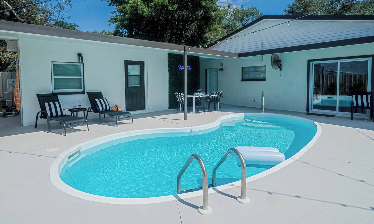 South Seminole Heights House | 4-bedroom vacation home near Tampa Riverwalk - 6-minute drive