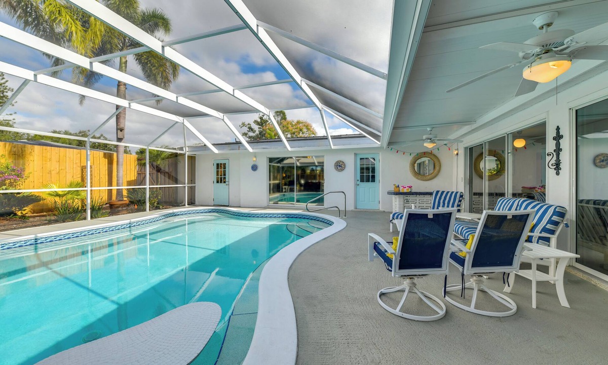 South Gate Ridge House | 4 Mi to Siesta Key Beach! Home w/Backyard Oasis