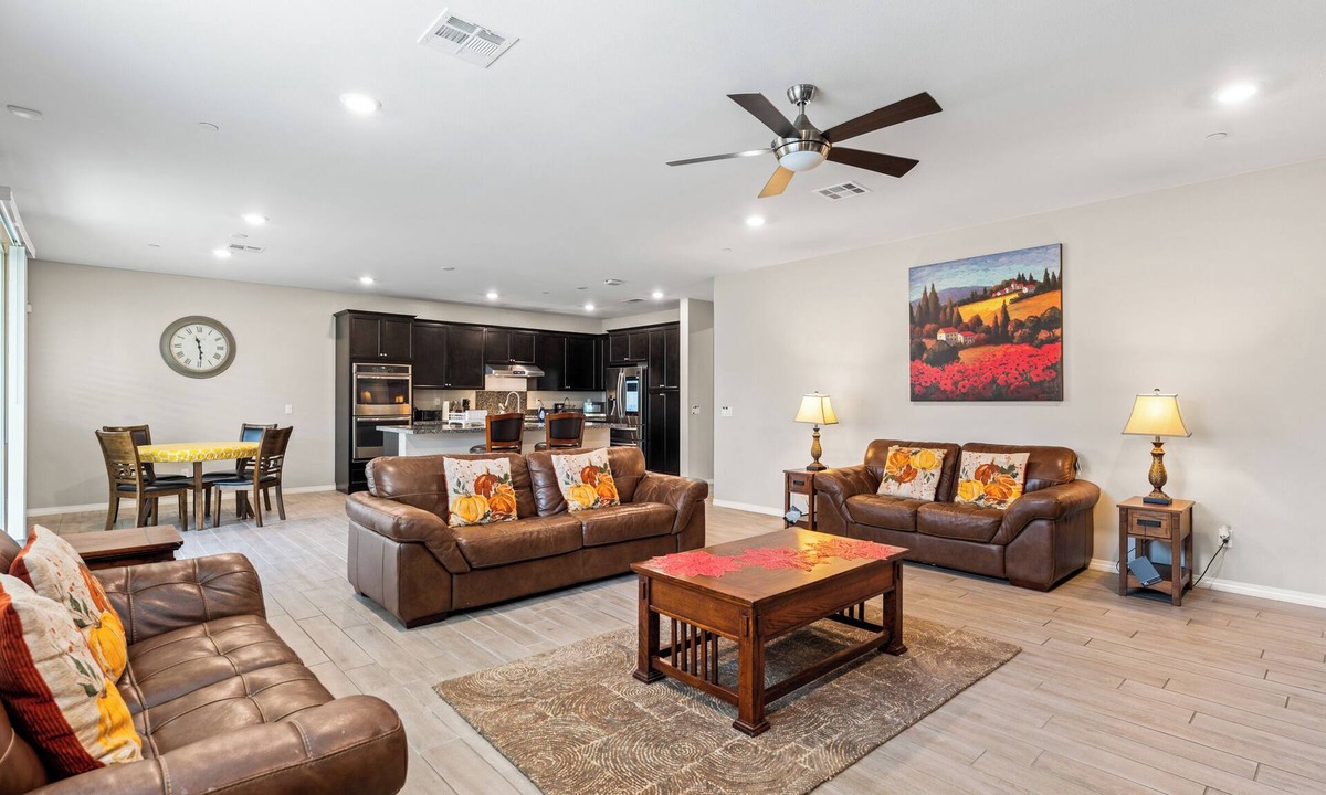 Riverside House | 4BR Family Relocation Home- Pet Friendly- EV Outlet- 30+ Nights Stays