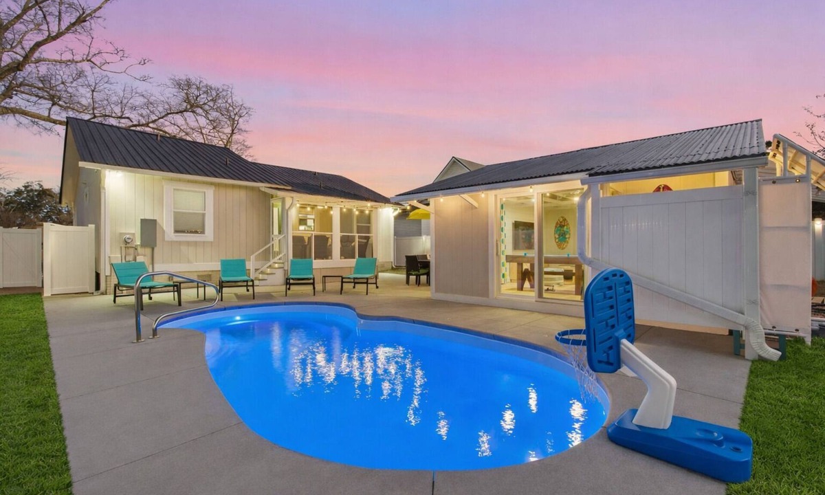 Tranquil Harbour House | 4BR Relax-ready Island Escape, Pool, Pool House, Fully Linened