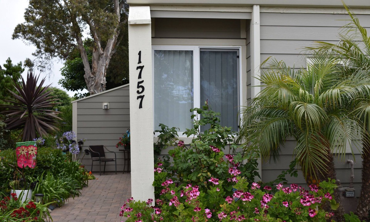 Leucadia Condo | 4th Row back -100 steps- from Relaxing OCEAN VIEW Deck/Stair Access to Shoreline