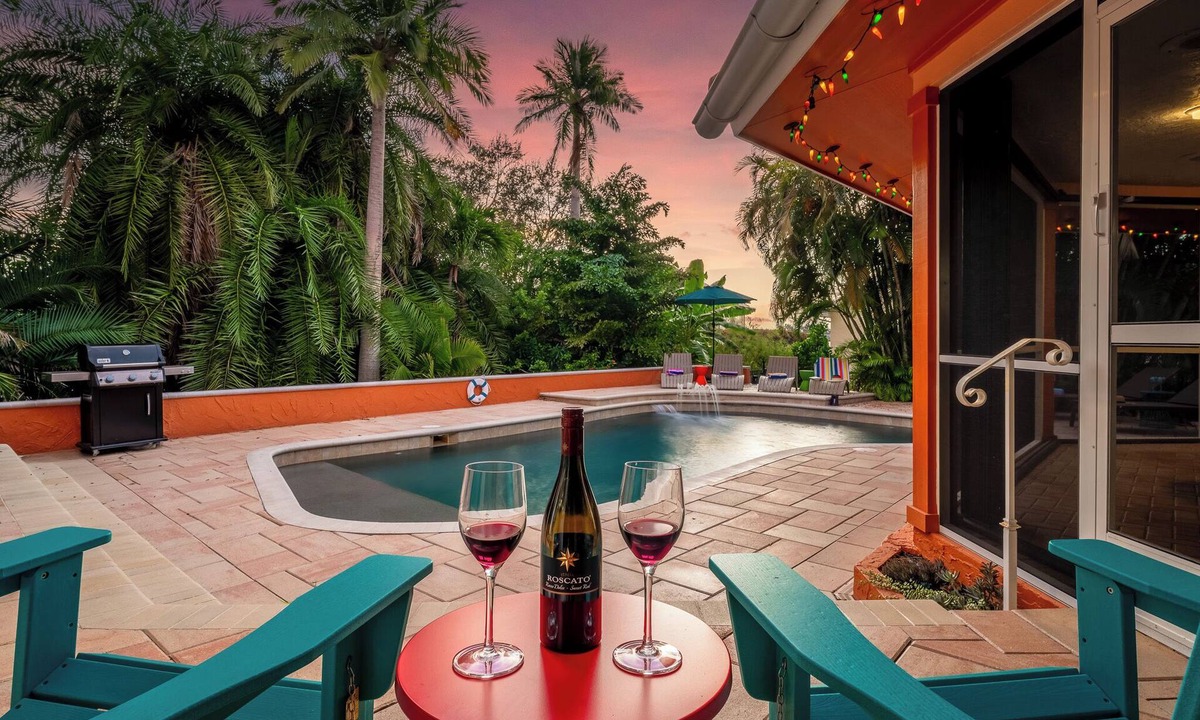 Anona House | 6BR Lux house w/bayviews near beach| Pool| Spa|