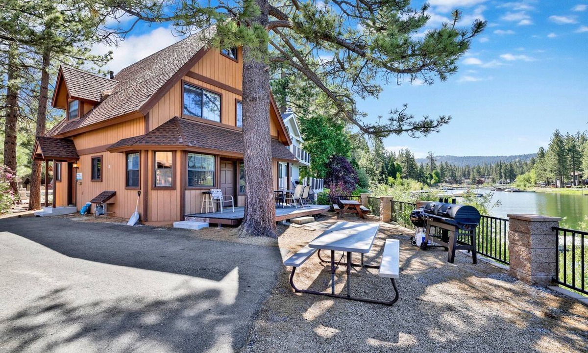 Big Bear Lake Cabin | 7BR/6.5BA Lakefront Estate: Private Boat Dock, Wood Fireplace & Village Access