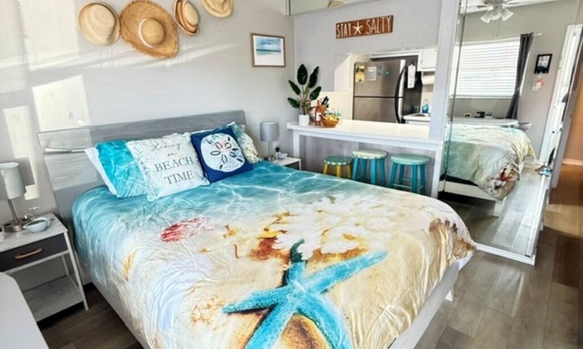 Sunset Beach Condo | Adorable studio condo on Treasure Island FL