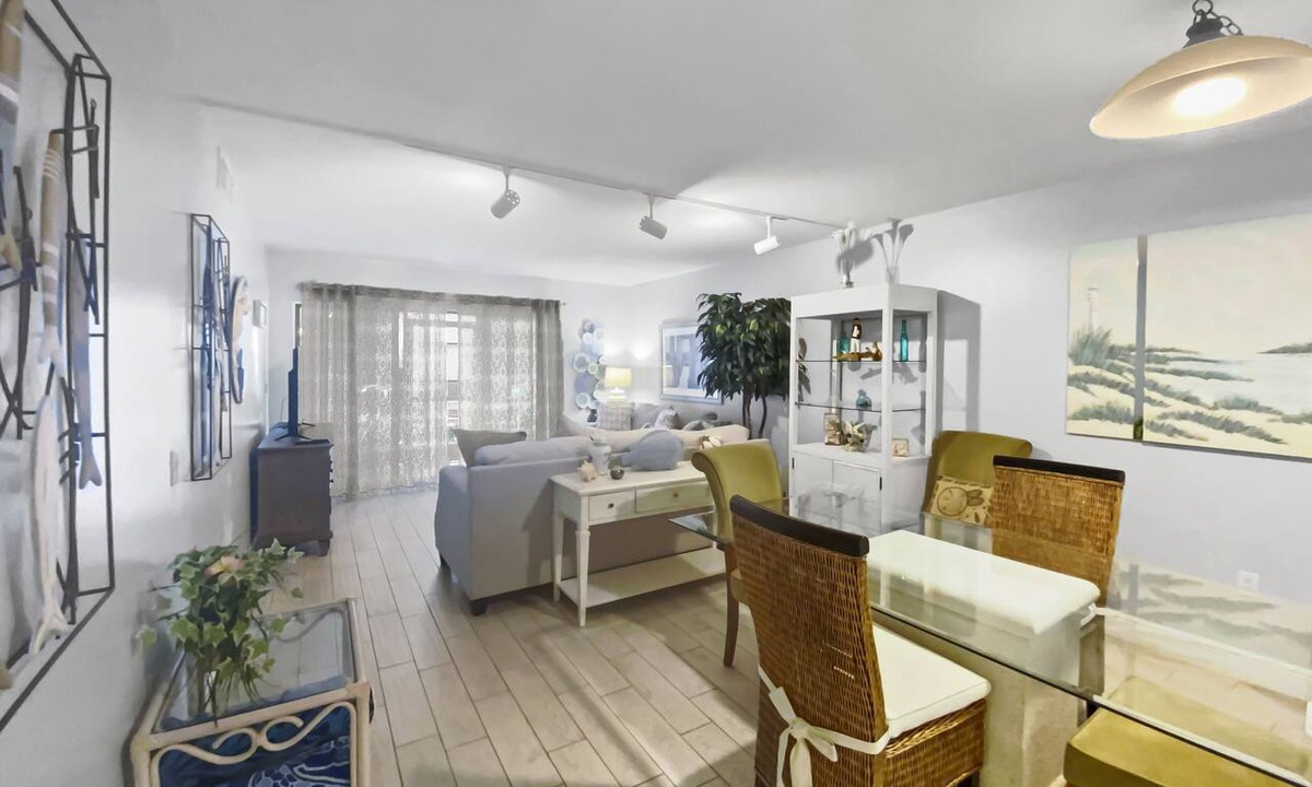 Siesta Key Condo | Affordable Ground Floor Siesta Key Vacation Rental with Heated Pool Access