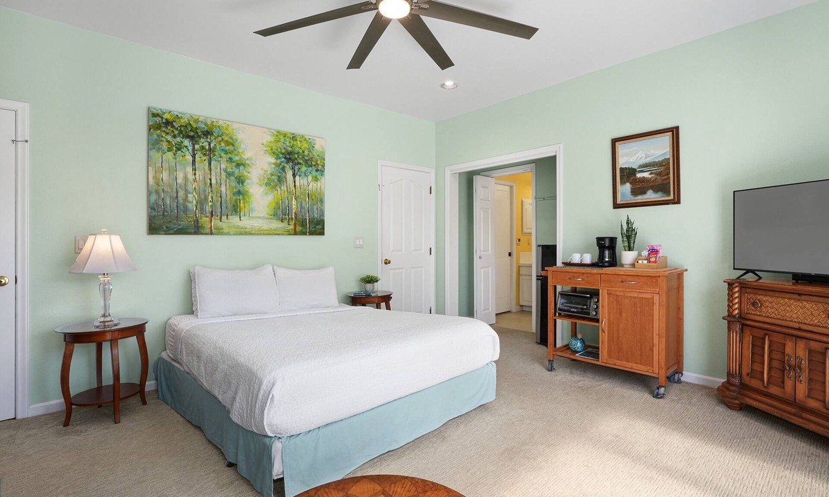 Bayview Apartment | Air conditioned, Resort Location. Short Walks To Beaches & Restaurants