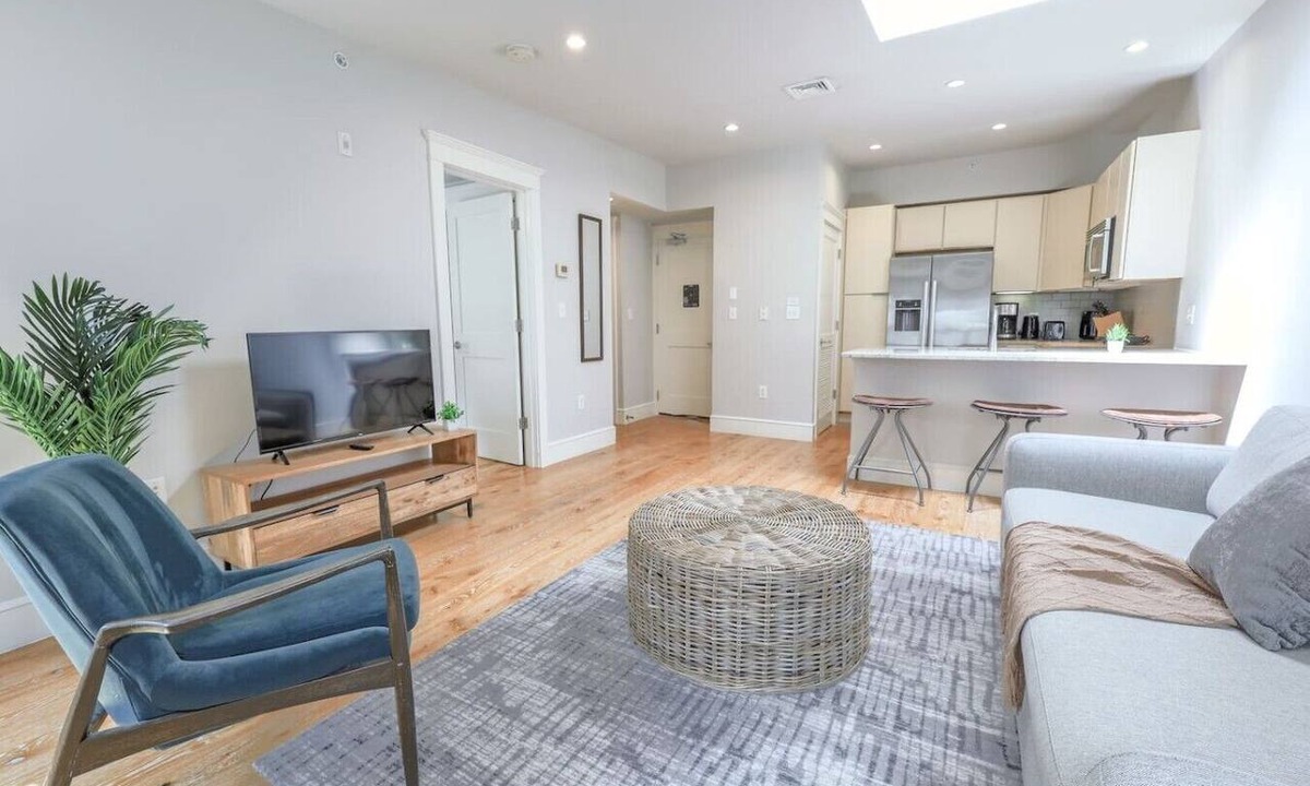 Back Bay Apartment | Airy & Bright 1BR | Newbury St, Back Bay