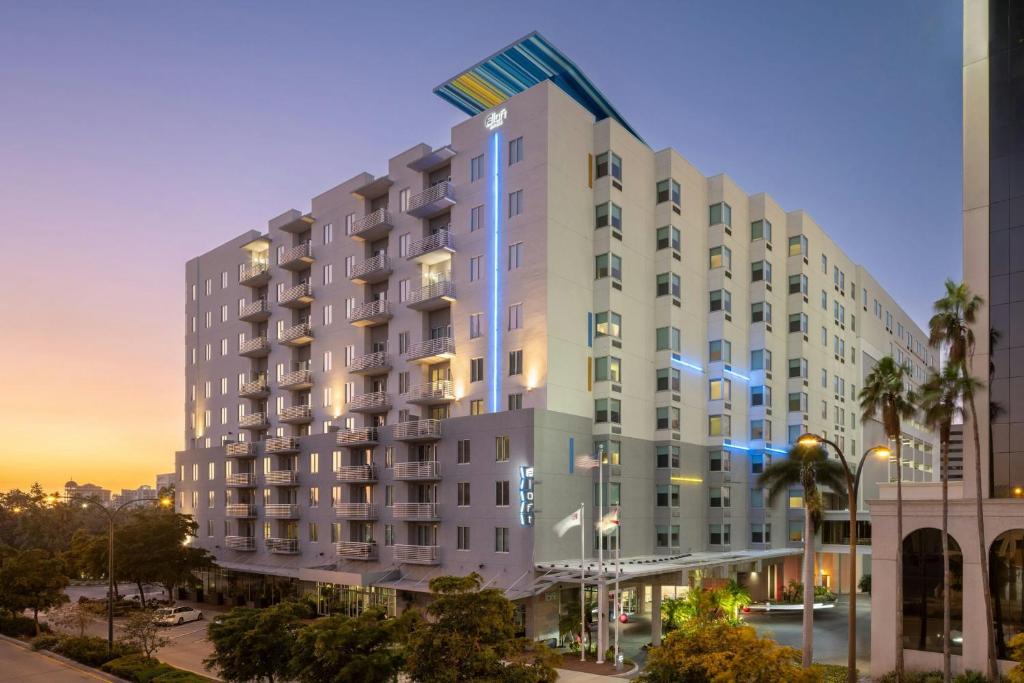 Central Sarasota Hotel | Aloft by Marriott Sarasota