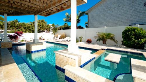 Anna Maria House | AMI Retreat - 746 Jacaranda