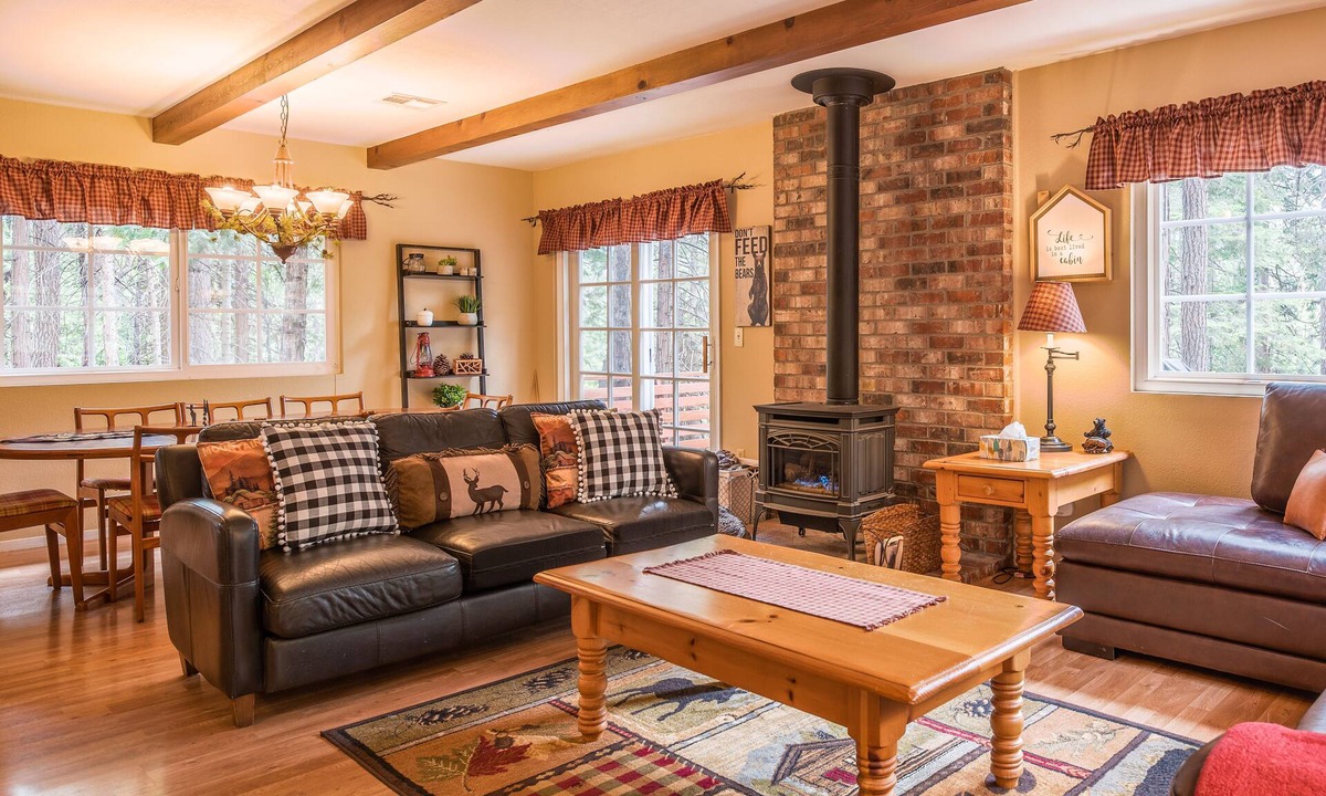 Dorrington Cabin | Apache Pines | A/C, 3 BR & Summer Pools