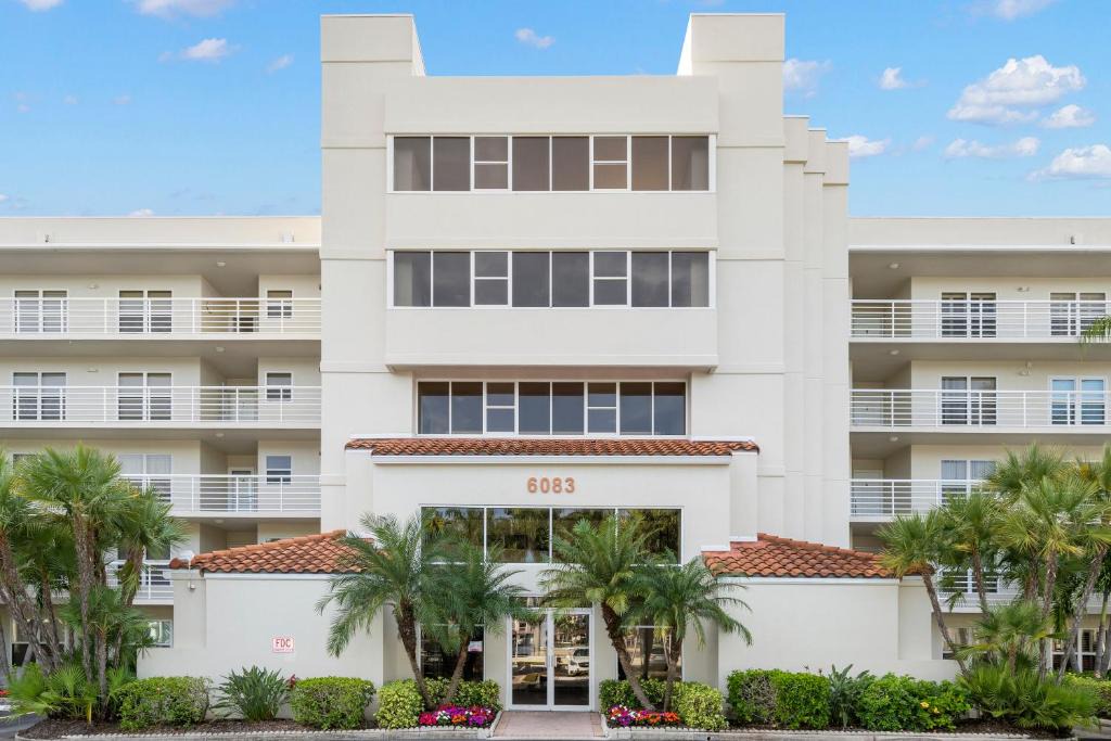 St. Petersburg Apartment | Bahia Vista 14-259