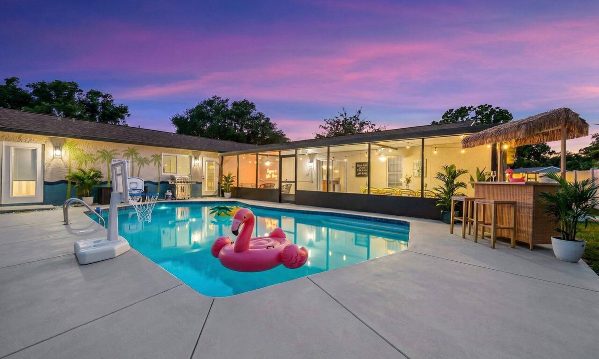 Walsingham House | Basketball | Pickleball | Pool | Movie & Game Room