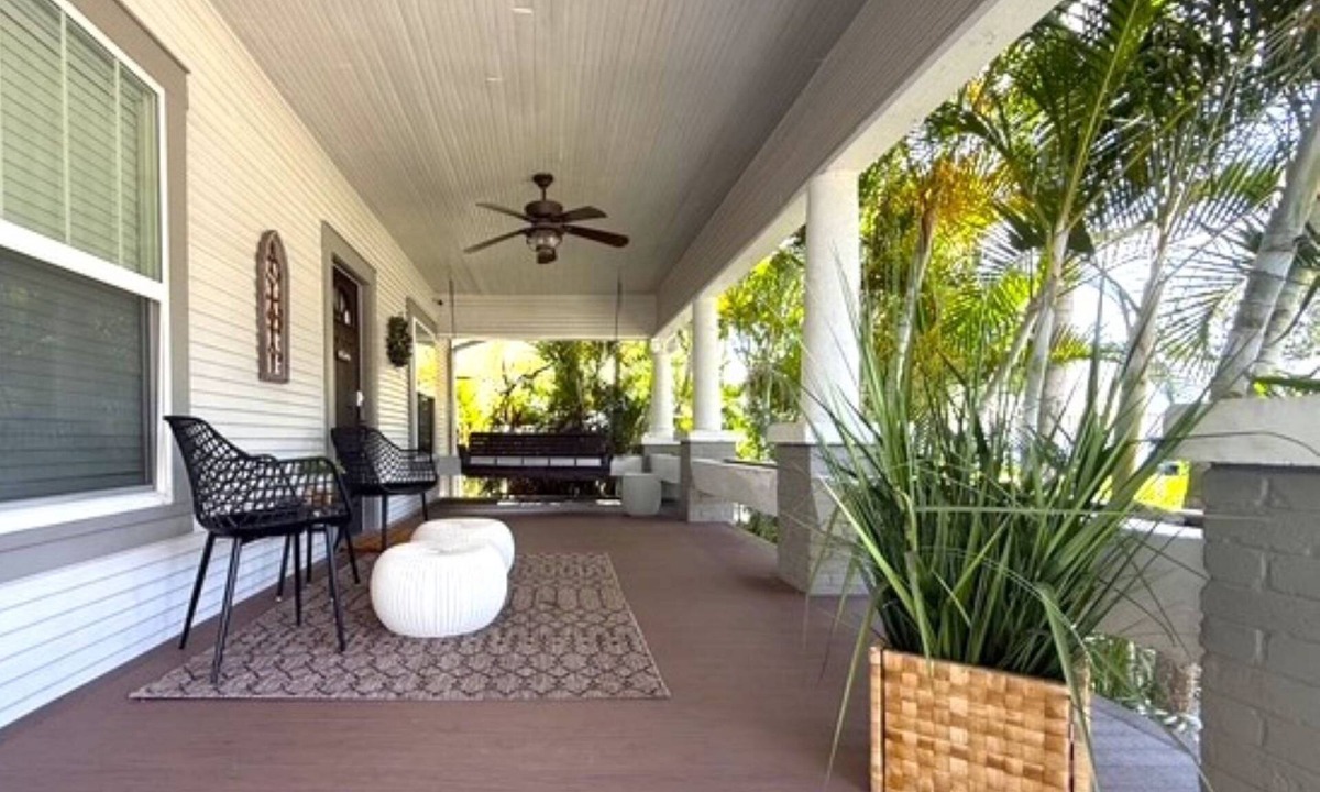 Palma Ceia House | Bay to Bay Sanctuary - Charming South Tampa Craftsman Home Near Bayshore