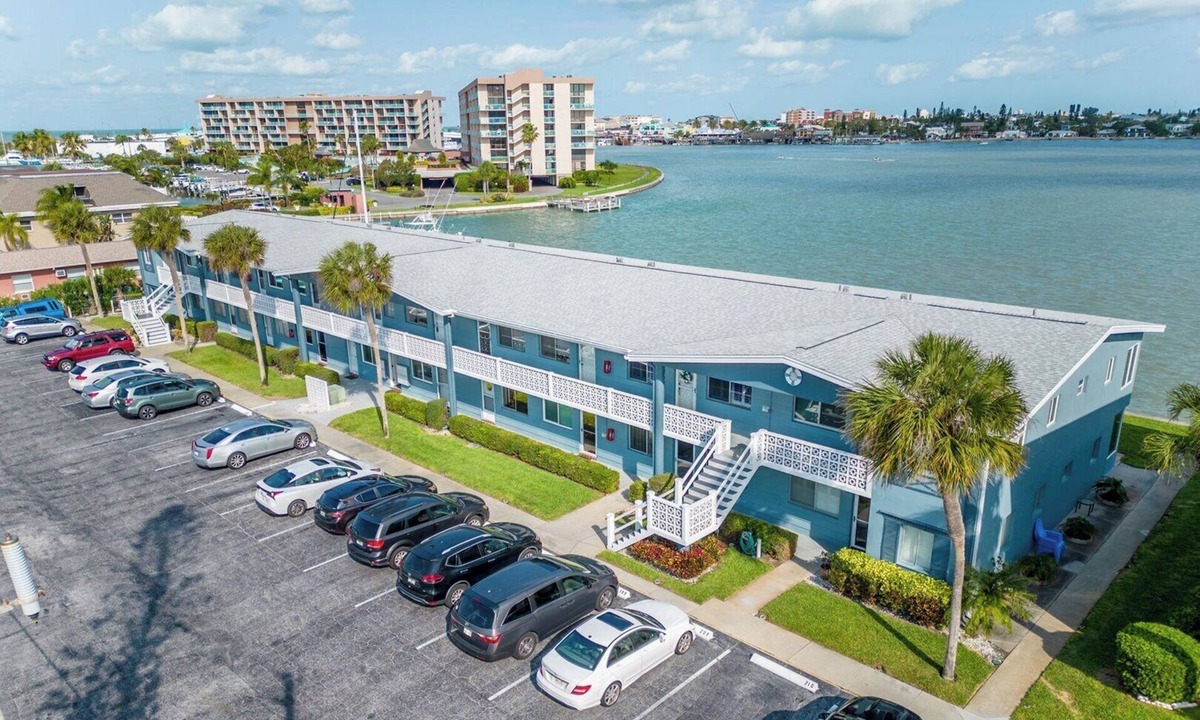 Capri Isle House | Bayfront Bliss – 2 Bedroom | 2 Bath | Fully Remodeled