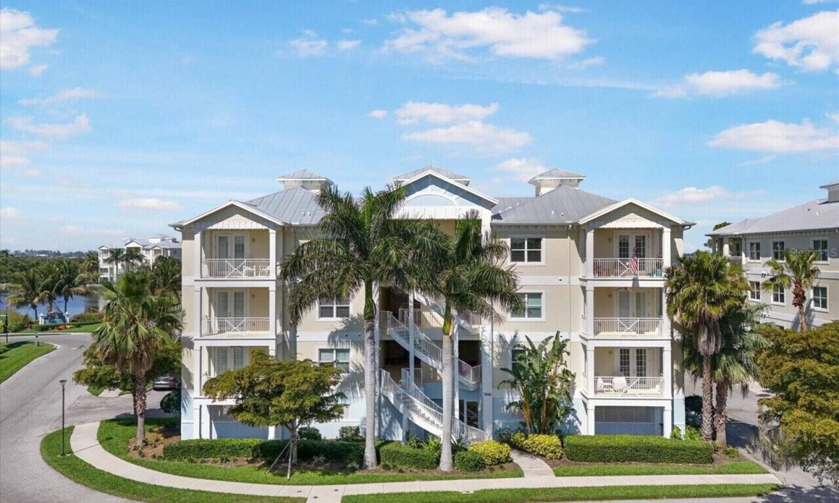 Whitney Beach Condo | Bayfront Luxury Condo with Panoramic Palma Sola VIEWS