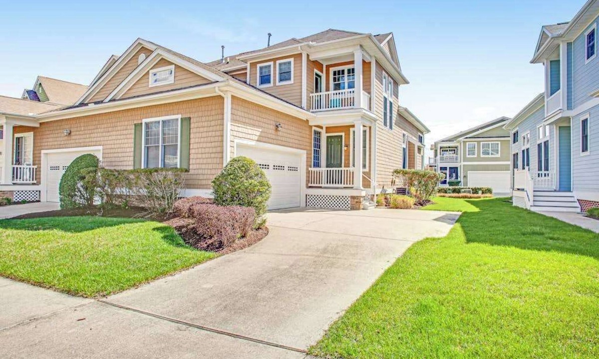 Bayside Village House | Bayside Resort townhome with deck, balcony, pools, & hot tub
