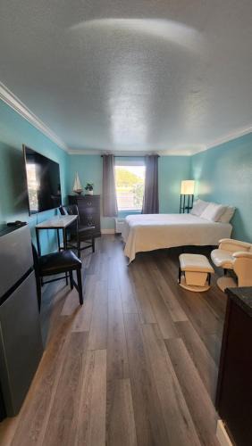 Trailer Estates Apartment | Beach, Boat, and shopping - Studio Apartment