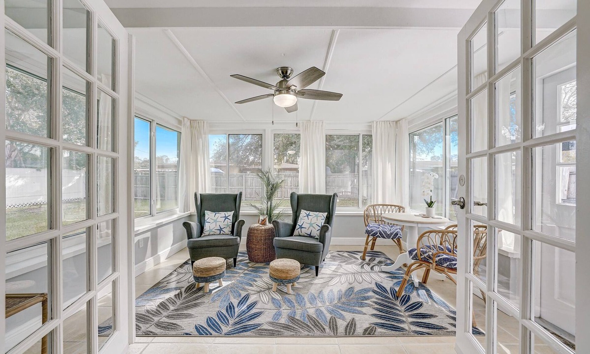 Walsingham House | Beach Escape: King Bed | Games | Sunroom | Bikes