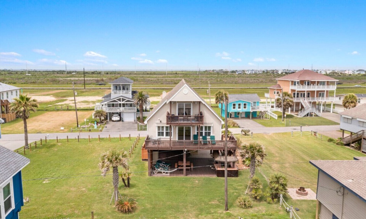 Bermuda Beach House | Beach Front | Hot Tub | Sleeps 14 | Newly Updated