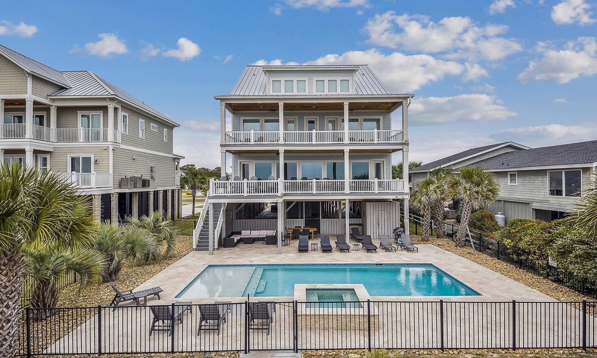 Ocean Drive House | Beach Life, 8 bedroom Oceanfront with Pool