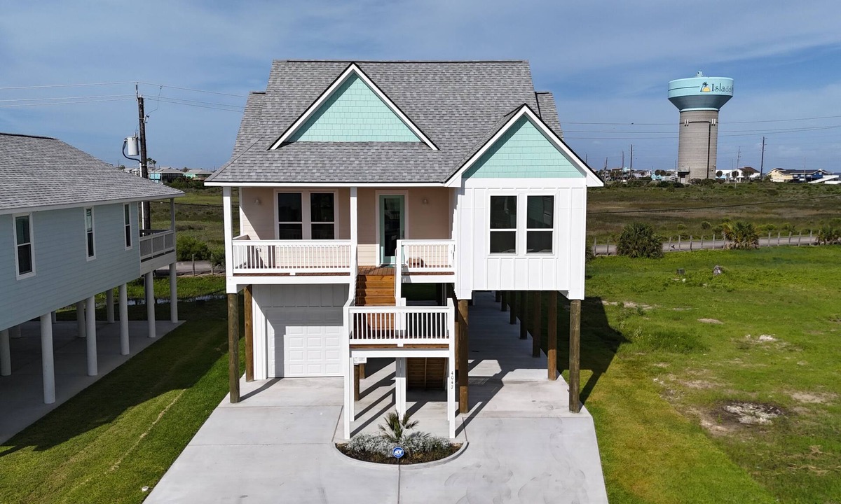 Terramar Beach House | Beach Memories Start at Seaglass, 4BR 3BA House with Ocean Views and Pool Access