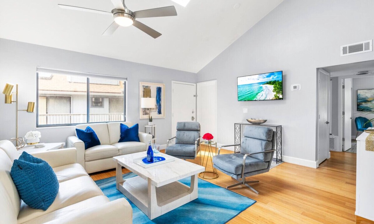 Siesta Key Village Ski Chalet | Beach Rd, 300ft to Beach Access & 500ft to Siesta Key Village, 2bdr & Studio