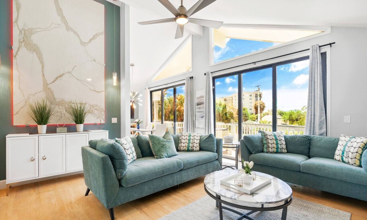 Siesta Key Village Ski Chalet | Beach Rd, 300ft to Beach Access & 500ft to Siesta Key Village, 2bdr & Studio