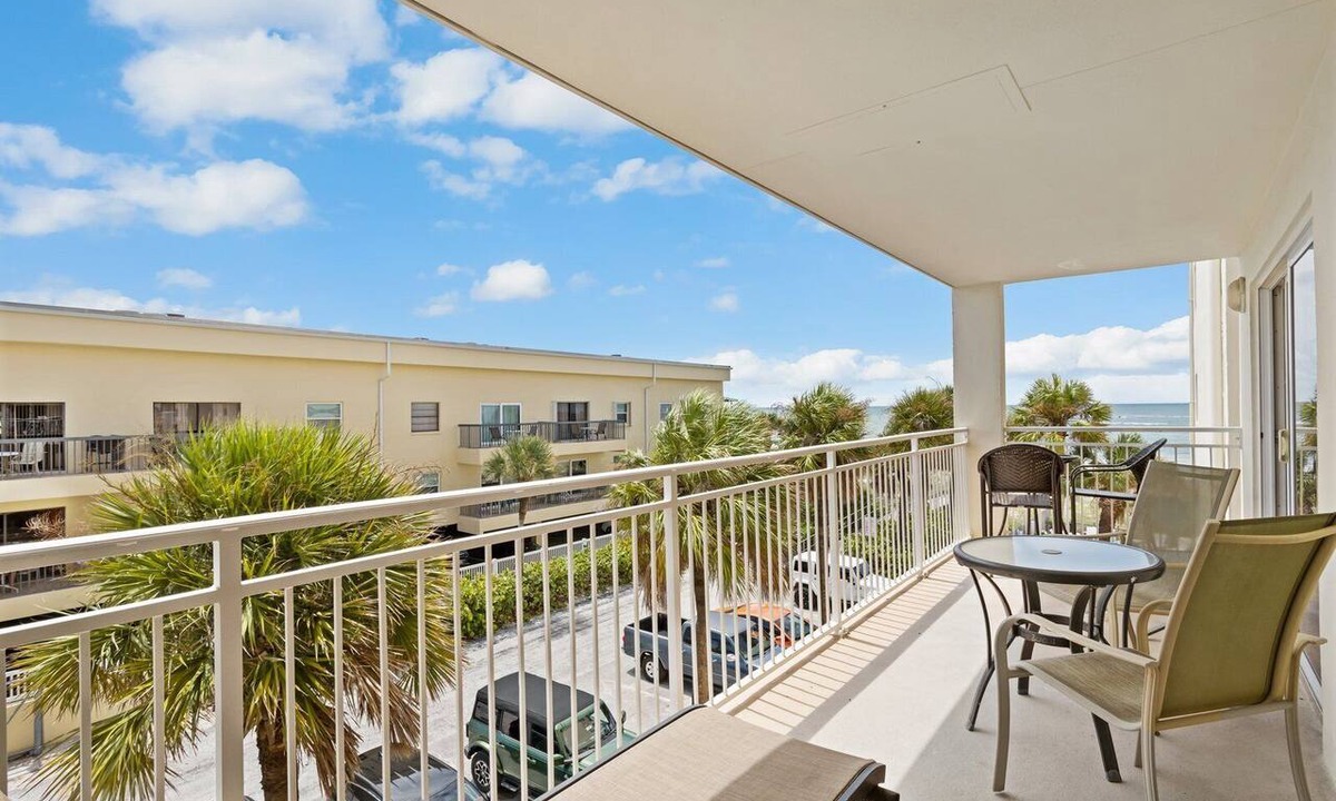 Madeira Beach Condo | Beach View - John's Pass - Madeira Norte #208